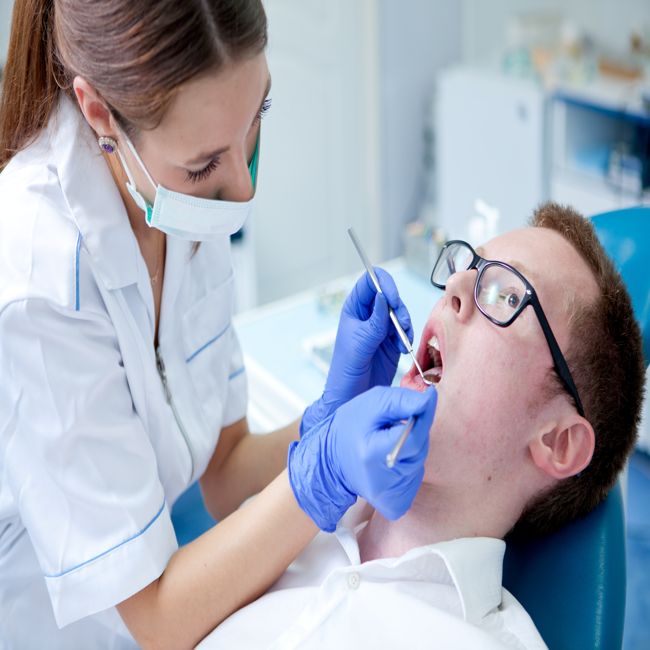 Tandartspraktijken leiden geen borende mondhygiënist meer op